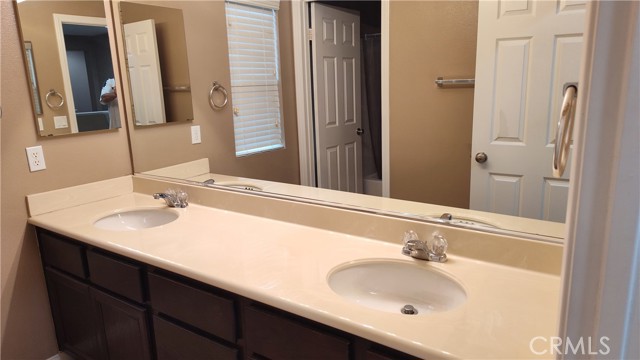 11318 Chinaberry Street, Corona CA: https://media.crmls.org/medias/b1d9a808-c3a4-4c55-b09f-3d7d7dc950e6.jpg
