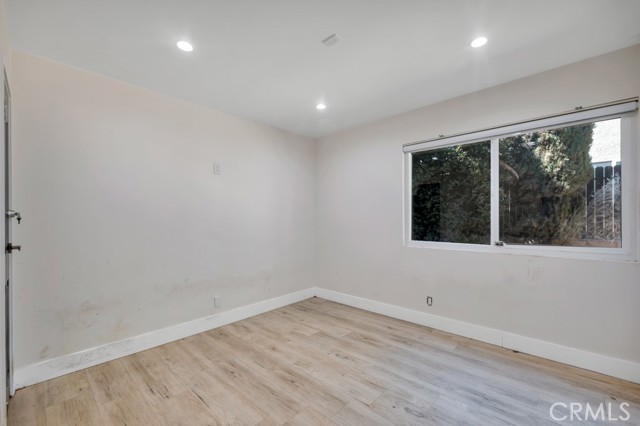 Detail Gallery Image 24 of 35 For 10122 Jovita Ave, Chatsworth,  CA 91311 - 5 Beds | 3 Baths