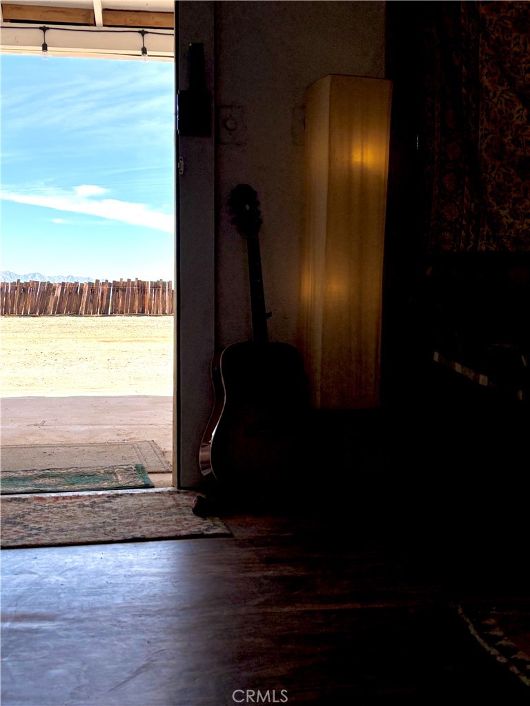 https://media.crmls.org/medias/b1db197c-0ae9-4ad7-ad9d-b8d8ed0c6ac7.jpg?preset=X-Large