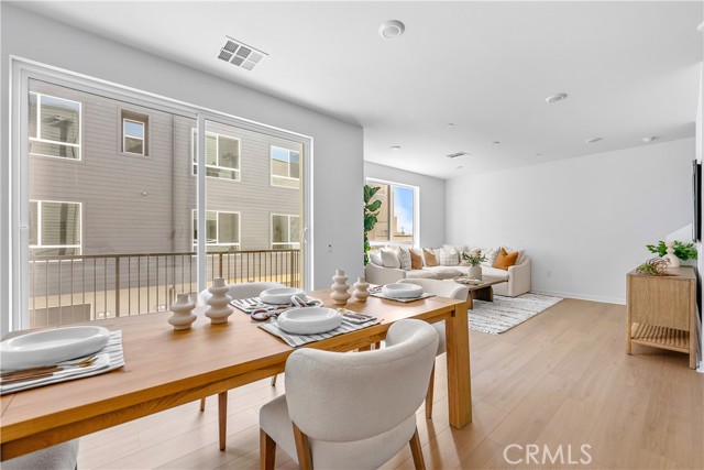 Detail Gallery Image 10 of 23 For 9423 1/2 N Sepulveda Blvd. #3,  North Hills,  CA 91343 - 2 Beds | 2/1 Baths