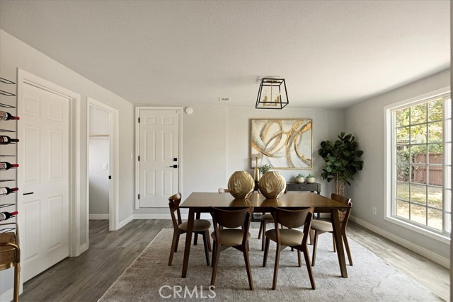 1110 W Cypress Avenue, Redlands CA: https://media.crmls.org/medias/b1dbd8fc-8803-42d4-bdf0-e23bc2018134.jpg