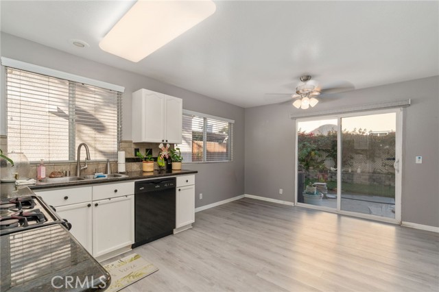 Detail Gallery Image 9 of 26 For 865 Honey Grove Way, Corona,  CA 92878 - 3 Beds | 2/1 Baths