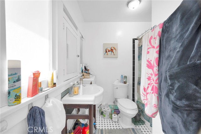 776 Stanley Avenue, Long Beach CA: https://media.crmls.org/medias/b1ddbad8-e675-44c5-b601-a733b462403c.jpg