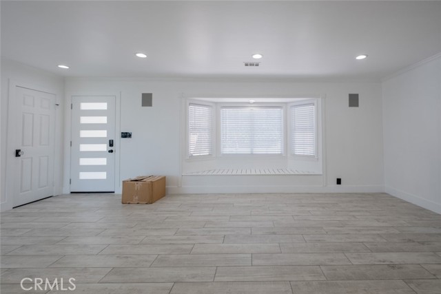 9830 Foothill Boulevard, Sylmar CA: https://media.crmls.org/medias/b1ddd26b-d148-430a-a799-7697bb0973de.jpg