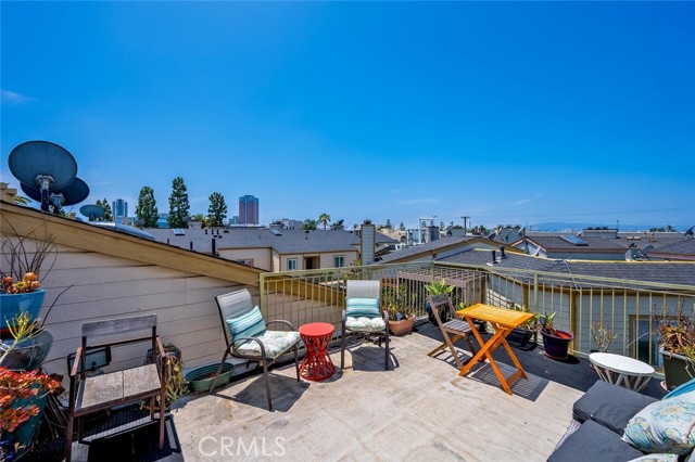 645 Chestnut Avenue, Long Beach CA: https://media.crmls.org/medias/b1df04ed-3acd-442e-8765-b14020d475d9.jpg