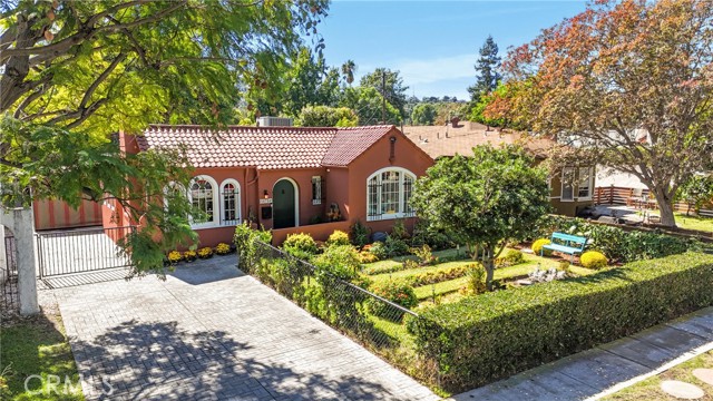 Detail Gallery Image 4 of 46 For 10754 Valley Spring, Studio City,  CA 91602 - 2 Beds | 2 Baths