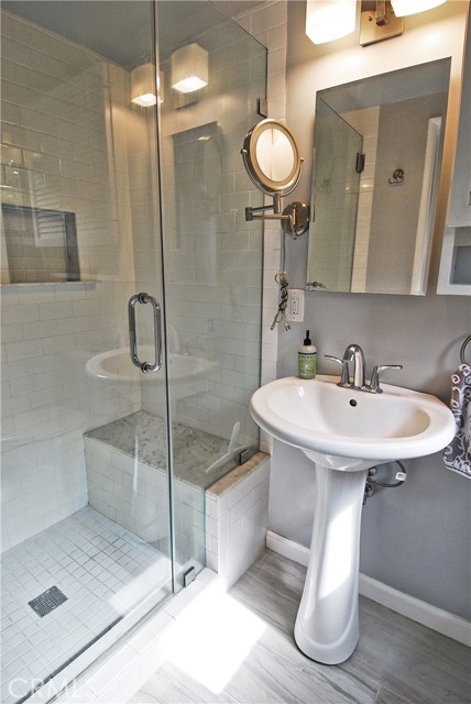 Detail Gallery Image 17 of 25 For 545 1st St #B,  Manhattan Beach,  CA 90266 - 1 Beds | 1 Baths