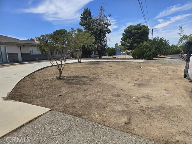 Detail Gallery Image 4 of 6 For 18347 Madrone St, Hesperia,  CA 92345 - 7 Beds | 3/1 Baths