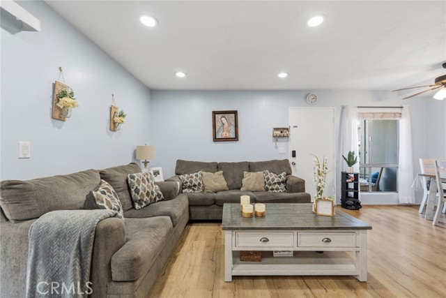 Detail Gallery Image 3 of 20 For 23314 Sesame #D,  Torrance,  CA 90502 - 1 Beds | 1 Baths