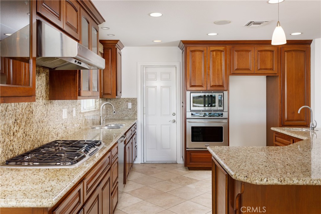 B1e222f7 F699 420a A831 A0678a5e0dc2