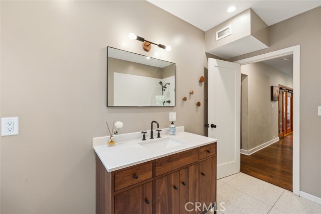 2248 E Chevy Chase Drive, Glendale CA: https://media.crmls.org/medias/b1e229ba-7bc9-4f60-b575-281352791705.jpg
