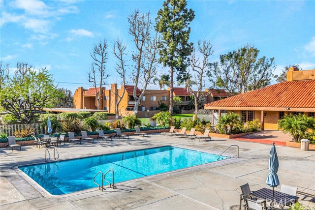 6600 Warner Avenue, Huntington Beach CA: https://media.crmls.org/medias/b1e2744c-b8e5-48dd-b04c-045d2cc1ca10.jpg