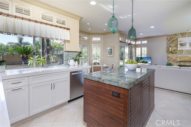 Detail Gallery Image 10 of 47 For 5555 Meadow Lake Ln, Yorba Linda,  CA 92887 - 3 Beds | 2/1 Baths