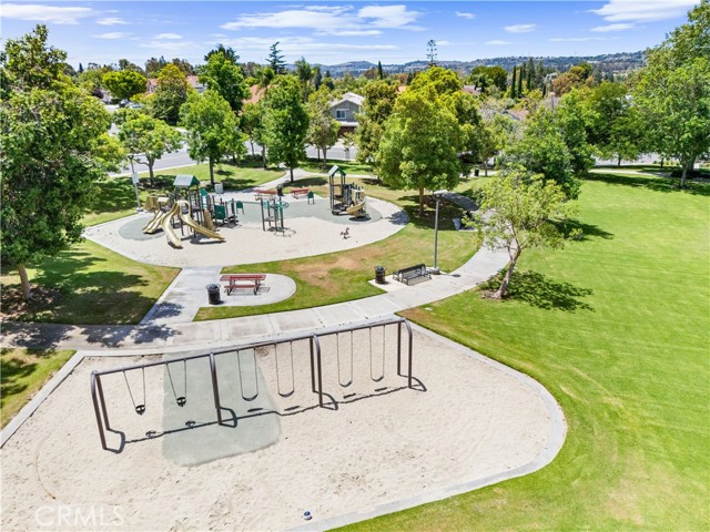 24652 Ashland Drive, Laguna Hills CA: https://media.crmls.org/medias/b1e2b7b3-62dc-438e-be4a-397cc8762d2b.jpg