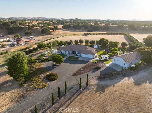 5570 Rancho La Loma Linda Drive, Paso Robles CA: https://media.crmls.org/medias/b1e35b75-cf10-44a6-b752-d27f7942cb3b.jpg