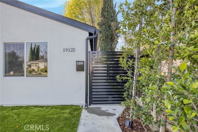 Detail Gallery Image 3 of 35 For 19120 Bessemer, Tarzana,  CA 91335 - 4 Beds | 3 Baths