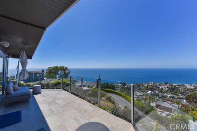 Detail Gallery Image 10 of 38 For 2192 Crestview Dr, Laguna Beach,  CA 92651 - 3 Beds | 3/1 Baths