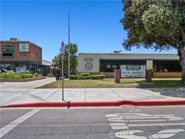 1511 N Maple Street, Burbank CA: https://media.crmls.org/medias/b1e4c47d-c5be-49a8-b837-fd7f0ca8fb16.jpg