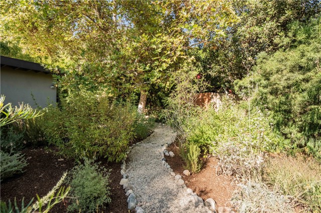 4380 Canyon Crest Road, Altadena CA: https://media.crmls.org/medias/b1e4edad-a118-4b63-a242-9d94a8764f6c.jpg