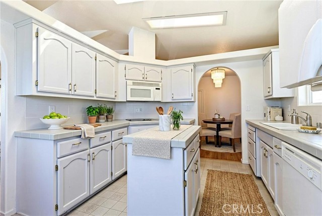 Detail Gallery Image 9 of 21 For 930 S. Santa Victoria, Hemet,  CA 92543 - 3 Beds | 2 Baths