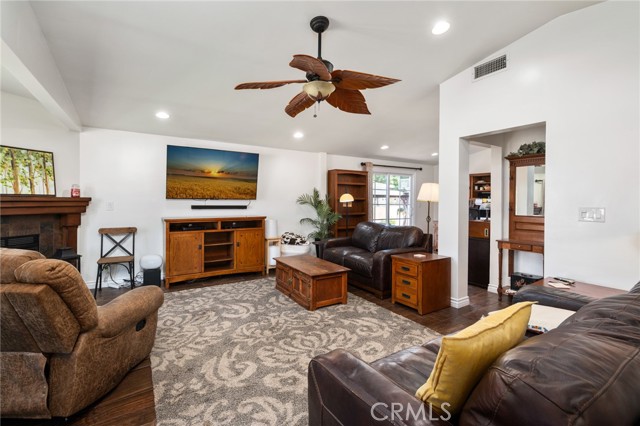 23714 Alliene Avenue, Torrance CA: https://media.crmls.org/medias/b1e547cc-7860-40ec-8069-a69816e19e7f.jpg