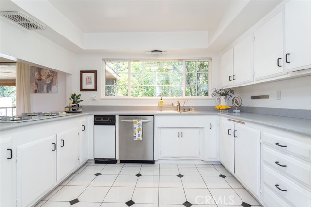 Detail Gallery Image 17 of 35 For 18157 Donmetz St, Porter Ranch,  CA 91326 - 3 Beds | 2 Baths