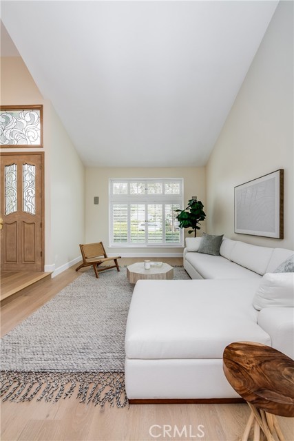 20516 Germain Street, Chatsworth CA: https://media.crmls.org/medias/b1e60a53-70cf-4c2a-a838-da0b39157f9b.jpg