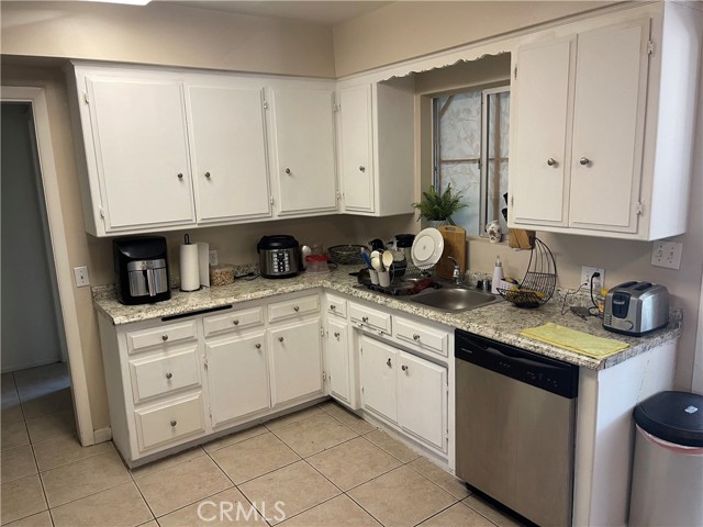 Detail Gallery Image 4 of 13 For 40603 Poppy Dr, Hemet,  CA 92544 - 3 Beds | 2 Baths