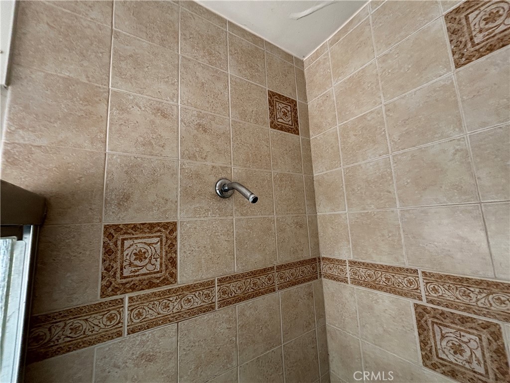 https://media.crmls.org/medias/b1e75775-4747-485b-a087-aa4ecc6845d6.jpg?preset=X-Large