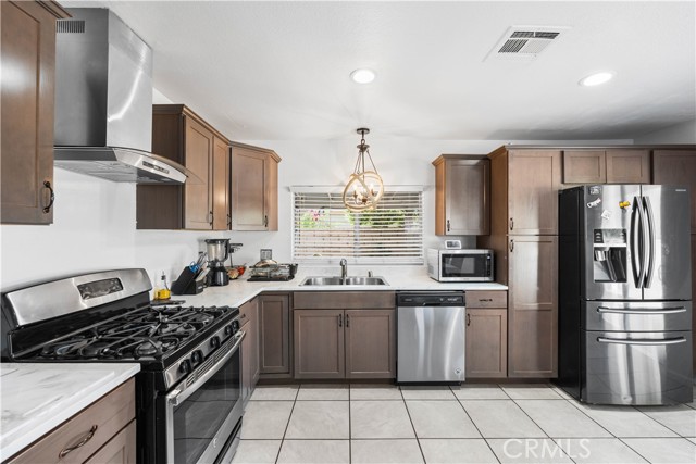 2701 Juniper Drive, Palmdale CA: https://media.crmls.org/medias/b1e7714a-6c13-4abe-a89e-b51b59e07528.jpg