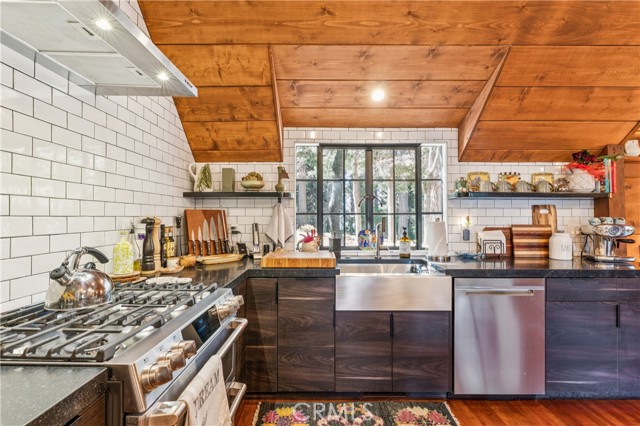 Detail Gallery Image 17 of 69 For 840 Coyote Walk, Lake Arrowhead,  CA 92352 - 4 Beds | 3 Baths