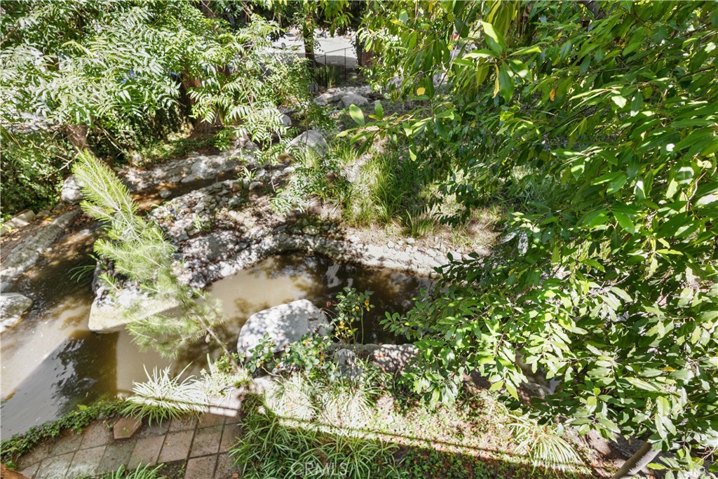 https://media.crmls.org/medias/b1e85425-0ca4-4987-a6de-f071b402fc7e.jpg?preset=X-Large