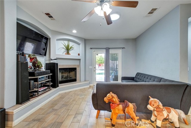 Detail Gallery Image 12 of 50 For 44154 Coral Dr, Lancaster,  CA 93536 - 4 Beds | 2 Baths