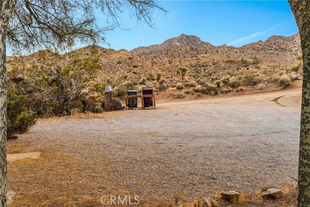 Detail Gallery Image 33 of 56 For 8672 via Rocosa Rd, Joshua Tree,  CA 92252 - 2 Beds | 3 Baths