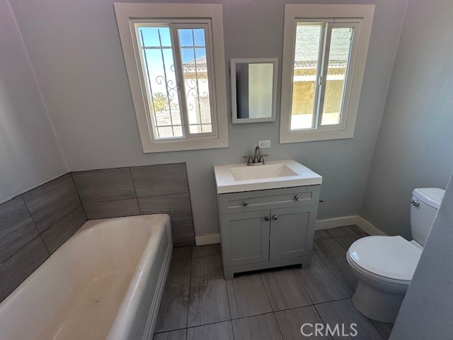 8018 S New Hampshire Avenue, Los Angeles CA: https://media.crmls.org/medias/b1e8fe01-9a19-4e33-a191-2b70e809cda3.jpg