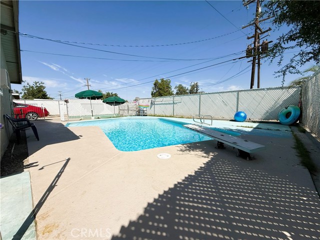 Detail Gallery Image 27 of 40 For 1320 White Ln, Bakersfield,  CA 93307 - 4 Beds | 2 Baths