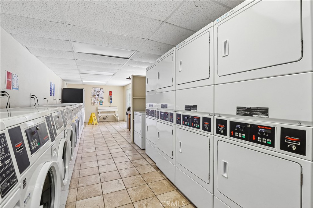 https://media.crmls.org/medias/b1e90c5d-579f-4c35-9d6a-bb8639147e96.jpg?preset=X-Large