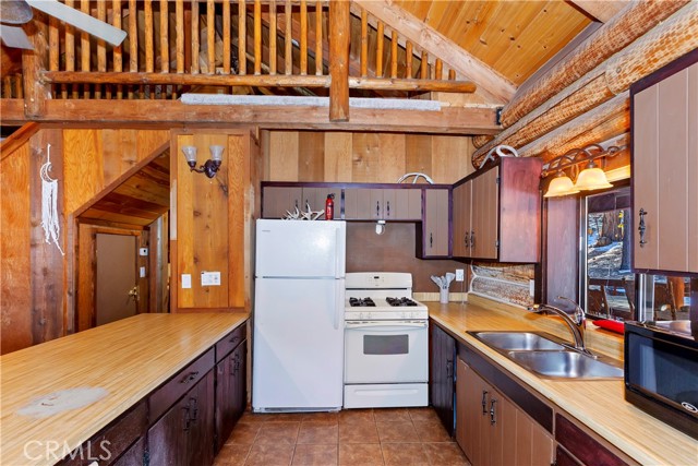 Detail Gallery Image 9 of 27 For 43555 Sand Canyon Rd, Big Bear Lake,  CA 92315 - 3 Beds | 2 Baths