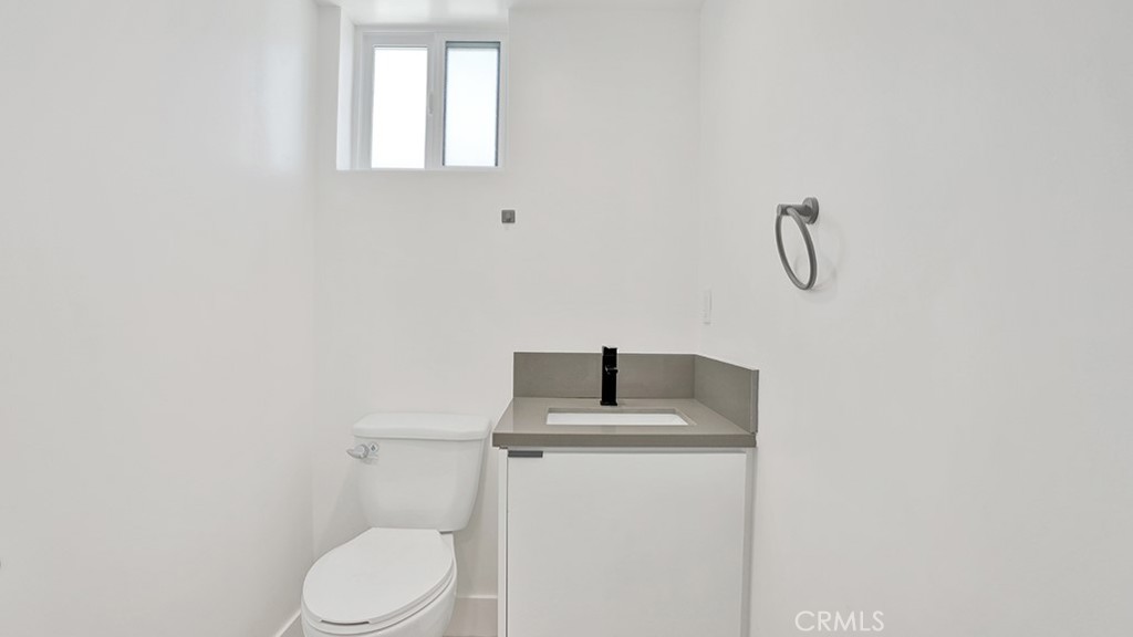 https://media.crmls.org/medias/b1e9a858-5337-4508-a066-3cd7ac7eefbf.jpg?preset=X-Large