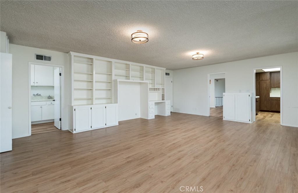 303 S Kenneth RoadBurbank img 1