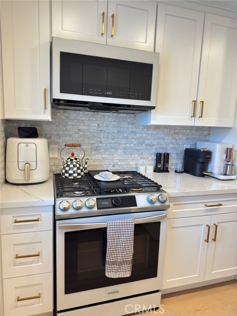 Detail Gallery Image 9 of 29 For 11311 Tampa #4,  Porter Ranch,  CA 91326 - 3 Beds | 1/2 Baths