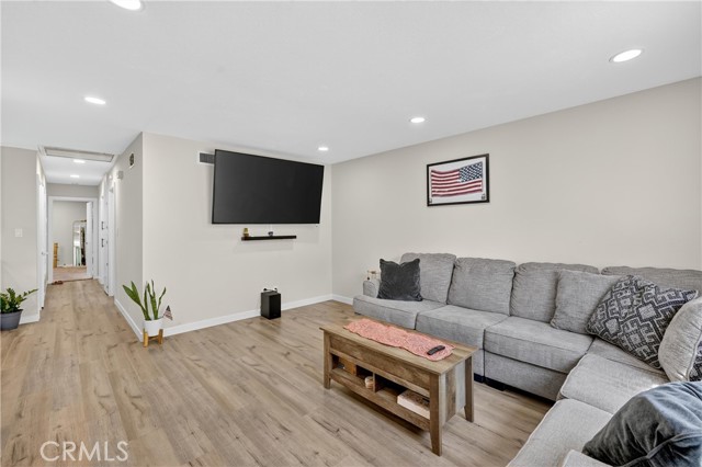 Detail Gallery Image 4 of 44 For 1427 Laramie, Redlands,  CA 92374 - 3 Beds | 2 Baths