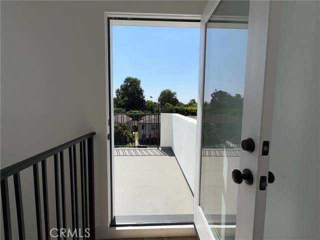 5044 Laurel Canyon Boulevard, Valley Village CA: https://media.crmls.org/medias/b1ea8eeb-0a50-41f4-a104-d5e5a7fa0a87.jpg