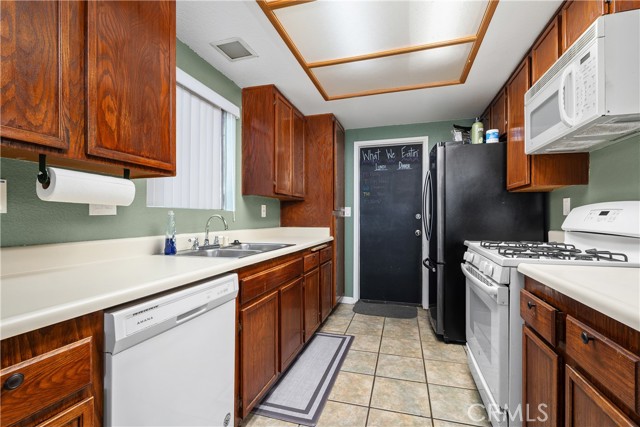 Detail Gallery Image 10 of 22 For 25239 Dana Ln, Moreno Valley,  CA 92551 - 3 Beds | 2 Baths