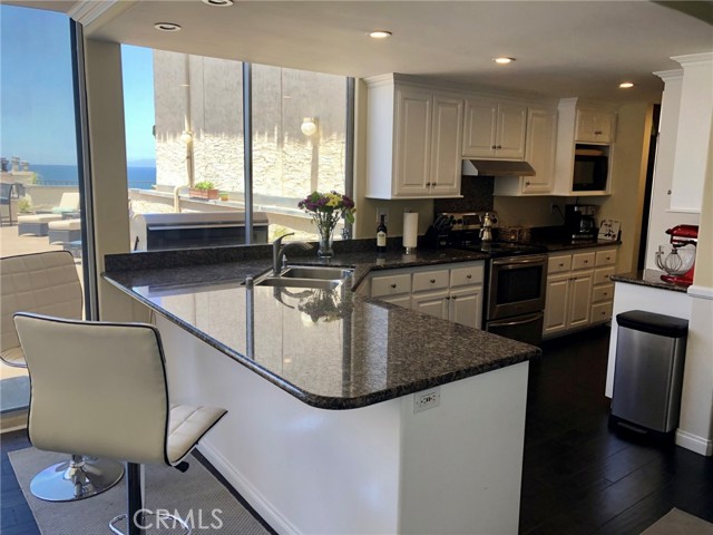 555 Esplanade, Redondo Beach CA: https://media.crmls.org/medias/b1eb546a-bcbd-4728-ad9a-3e7463ac776d.jpg