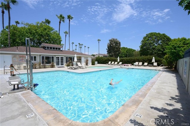 8195 Pawtucket Drive, Huntington Beach CA: https://media.crmls.org/medias/b1ed4253-e109-45ce-b4e8-5875e72efb30.jpg