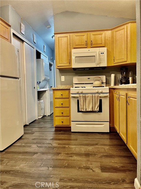 Detail Gallery Image 11 of 17 For 20315 Denker Ave #28,  Torrance,  CA 90501 - 1 Beds | 1 Baths