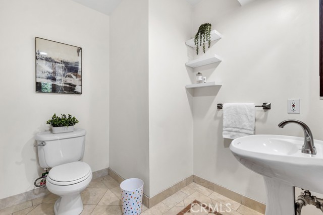 20994 Bandera Street, Woodland Hills CA: https://media.crmls.org/medias/b1ee6c4f-fa9c-422b-990e-57f2fd2c92f1.jpg