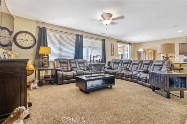 863 Legacy Drive, Lemoore CA: https://media.crmls.org/medias/b1eeb7fb-b67b-4625-ad43-f1773f24c7a3.jpg