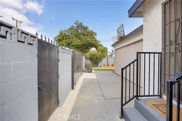 Detail Gallery Image 20 of 22 For 2890 Daisy Ave, Long Beach,  CA 90806 - 3 Beds | 2 Baths